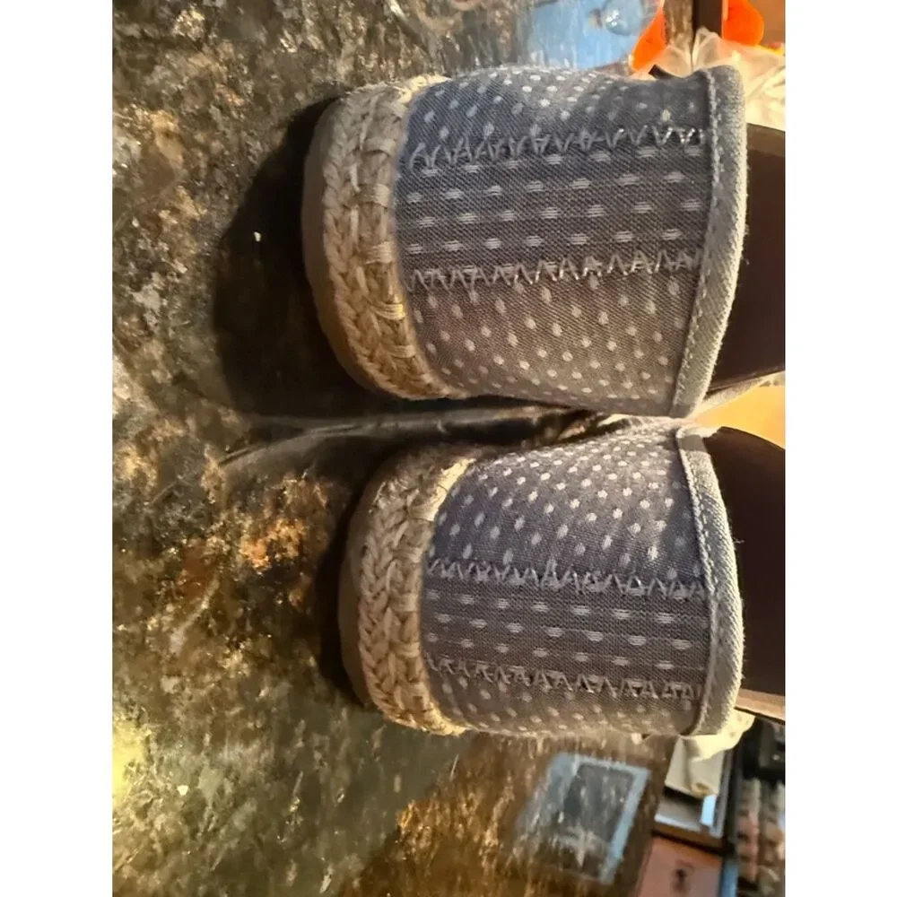 TOMS Palmera Plus Size 7 NWT Slip-On Casual Shoes in Light Gray Dot Pattern